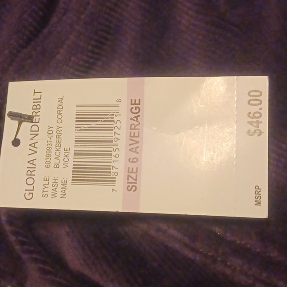 Gloria Vanderbilt, deep purple and strechy Jean style leggings. - Picture 5 of 8